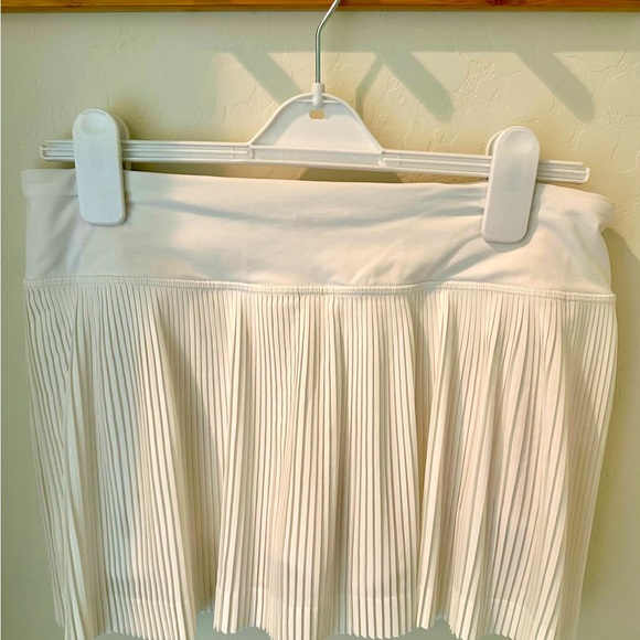 Lululemon Pleat to Street Skirt III White Tennis Pleated Skirt Skort Size 8. - Picture 2 of 5
